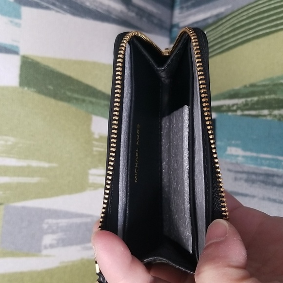 Michael Kors Pipper Small Corner Zip Card Case In Black - Picture 6 of 9